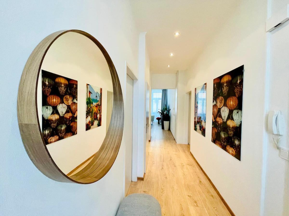 Colorful & Quiet Apartment In Beautiful Viennese Building Buitenkant foto