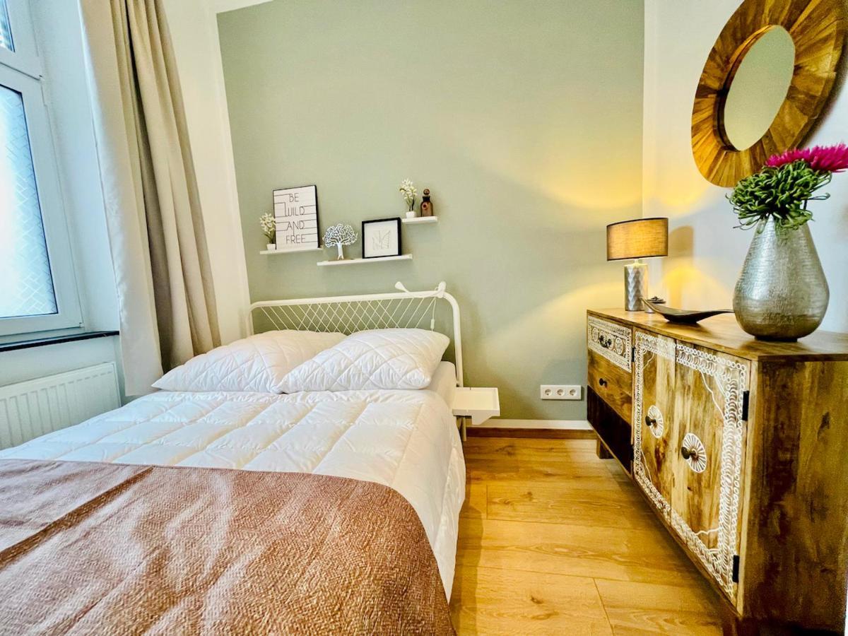 Colorful & Quiet Apartment In Beautiful Viennese Building Buitenkant foto