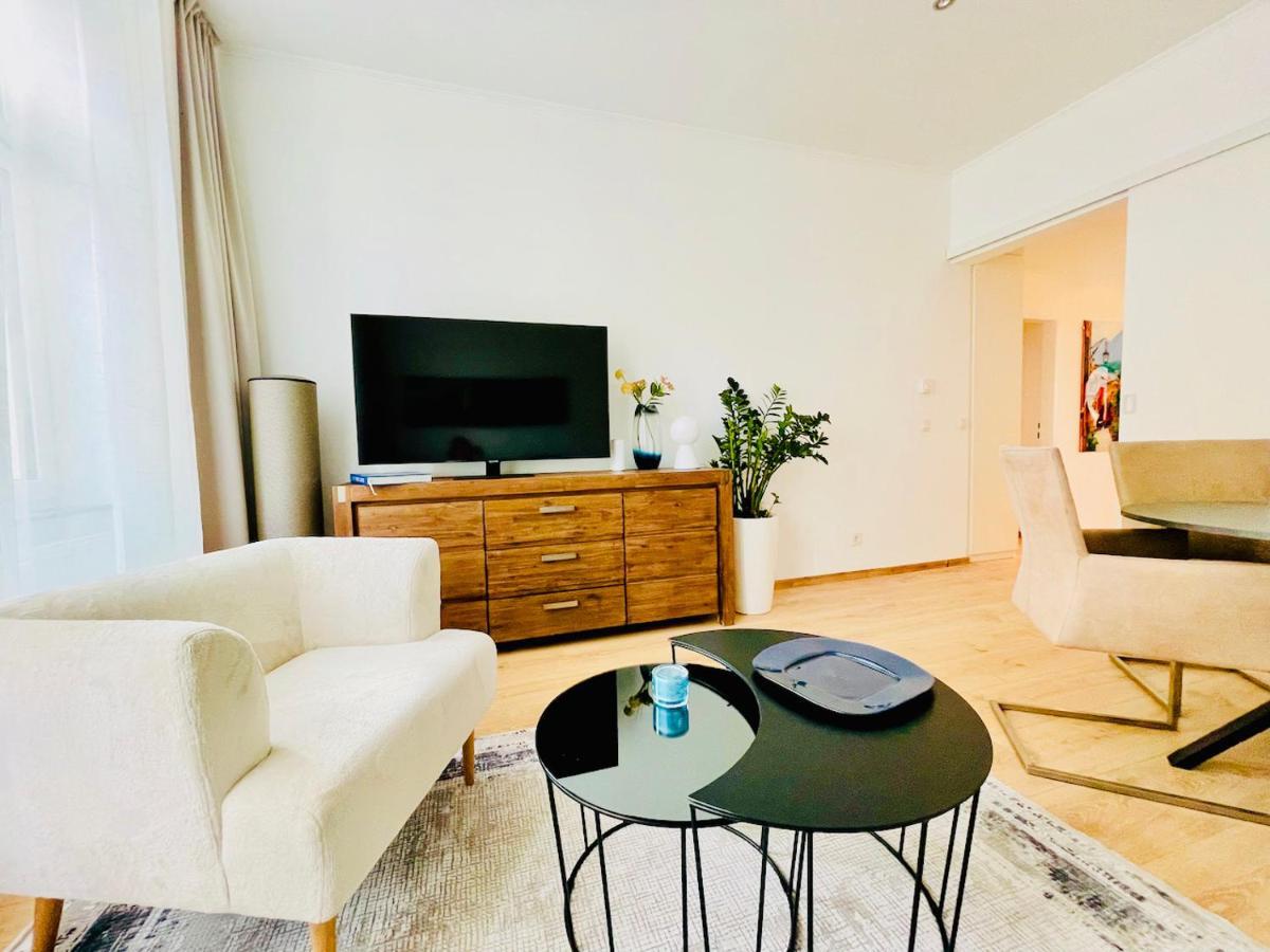 Colorful & Quiet Apartment In Beautiful Viennese Building Buitenkant foto
