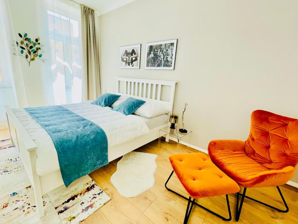 Colorful & Quiet Apartment In Beautiful Viennese Building Buitenkant foto