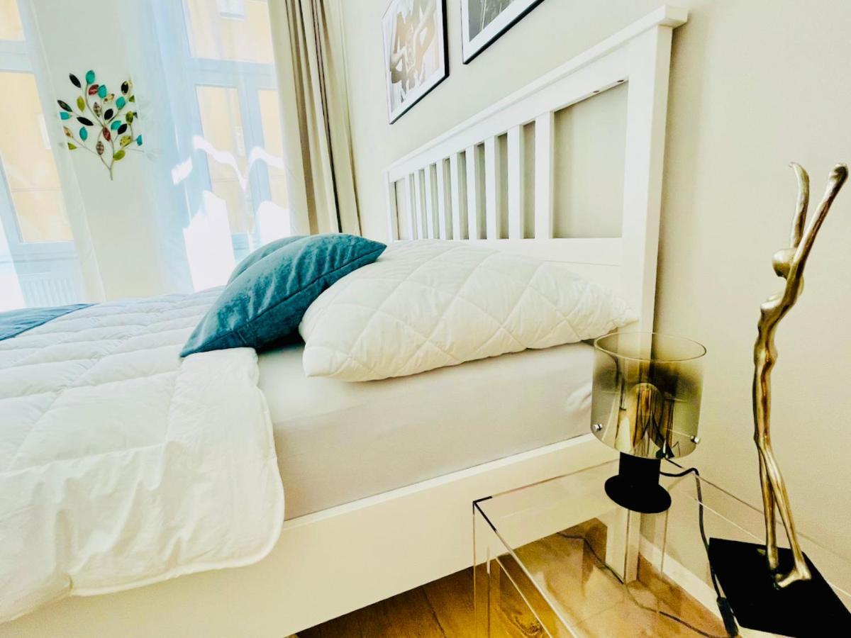Colorful & Quiet Apartment In Beautiful Viennese Building Buitenkant foto