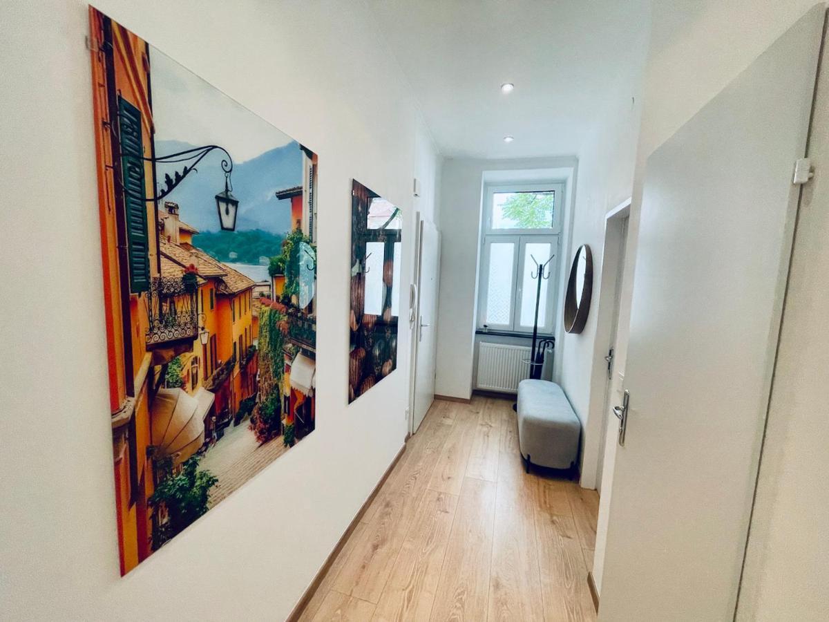 Colorful & Quiet Apartment In Beautiful Viennese Building Buitenkant foto